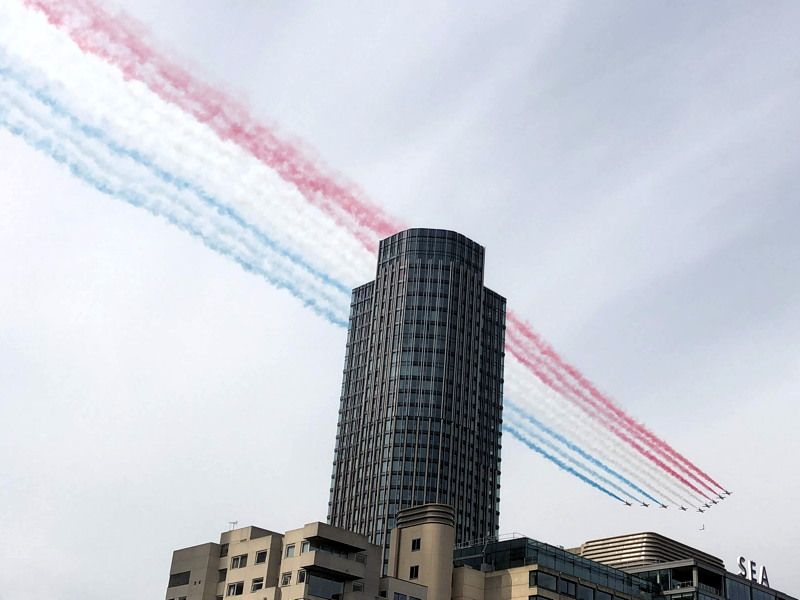 VE Day: Red Arrows fly over Bankside & South Bank