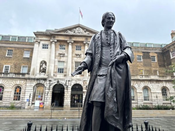 Thomas Guy statue: Historic England backs charity's plans