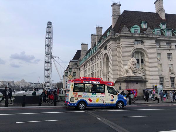 Lambeth urged to take action on Westminster Bridge gambling