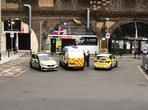 Elephant & Castle alleyway shut after 'man struck with bottle'